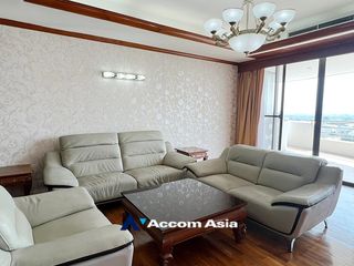 For rent 3 bed condo in Yan Nawa, Bangkok