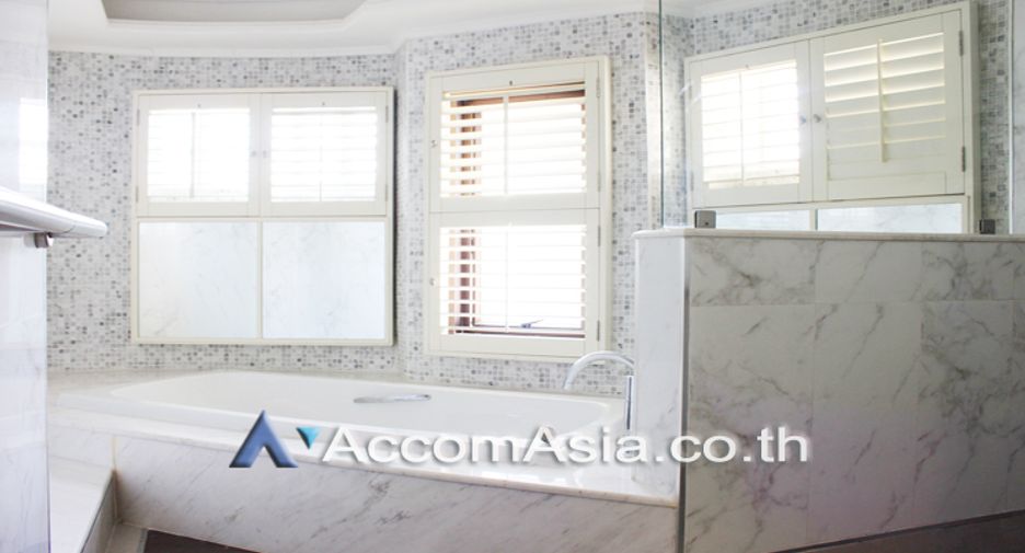 For rent 4 bed condo in Watthana, Bangkok