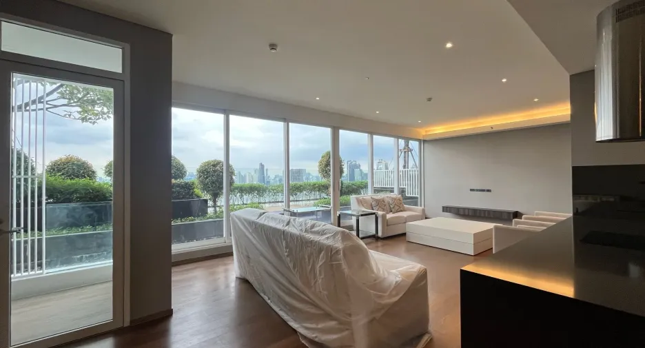For sale 4 Beds condo in Khlong Toei, Bangkok