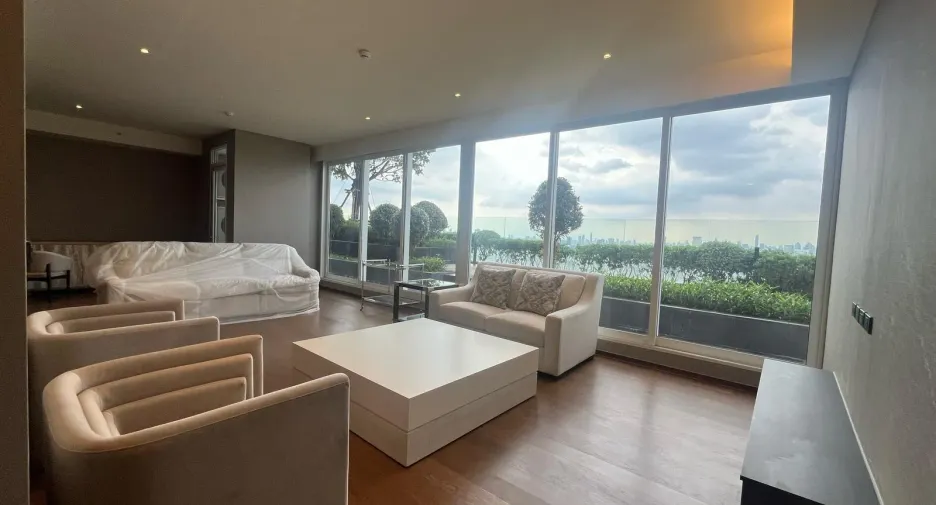 For sale 4 Beds condo in Khlong Toei, Bangkok