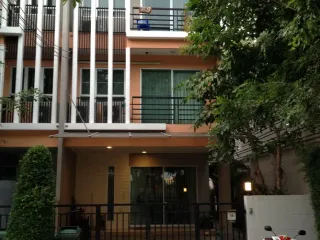 For rent 3 Beds townhouse in Bang Khun Thian, Bangkok