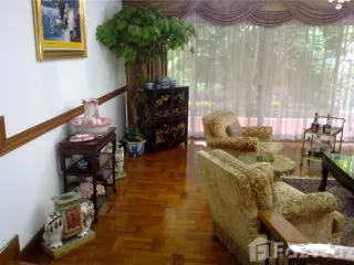 For sale 5 Beds house in Phaya Thai, Bangkok