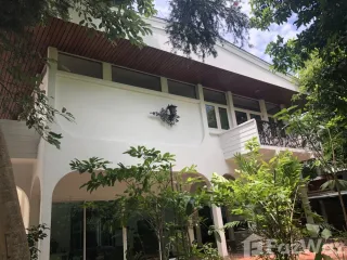 For sale 5 Beds house in Phaya Thai, Bangkok