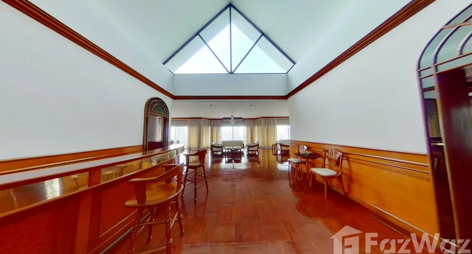 For sale 3 Beds condo in Khlong Toei, Bangkok