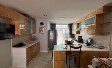 For sale 5 bed townhouse in Watthana, Bangkok