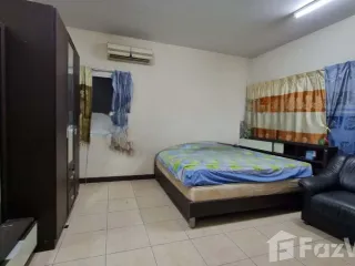 For sale 4 Beds house in Phaya Thai, Bangkok