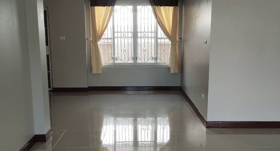 For sale 3 bed house in Sattahip, Chonburi