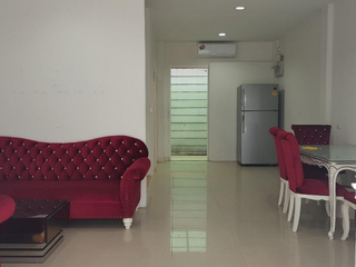 For sale 4 bed townhouse in Lat Phrao, Bangkok