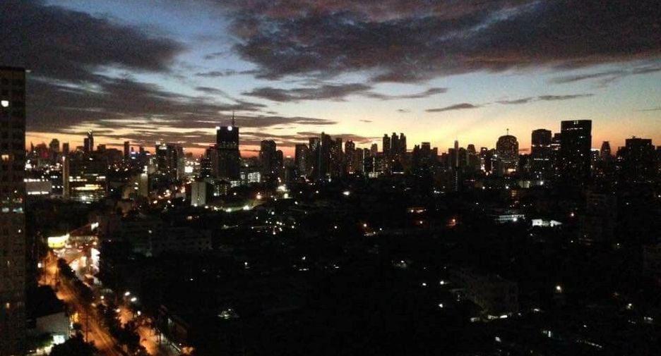For rent 2 bed condo in Khlong Toei, Bangkok