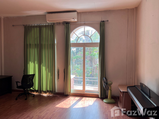 For sale 3 bed townhouse in Lat Phrao, Bangkok