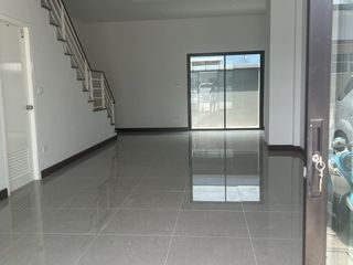 For sale 4 bed townhouse in Prawet, Bangkok