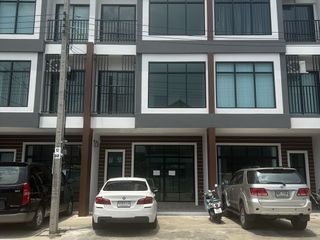 For sale 4 bed townhouse in Prawet, Bangkok
