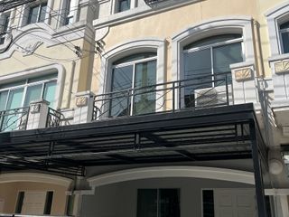 For rent 3 Beds townhouse in Lat Phrao, Bangkok