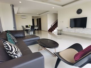 For sale 5 Beds house in Thalang, Phuket