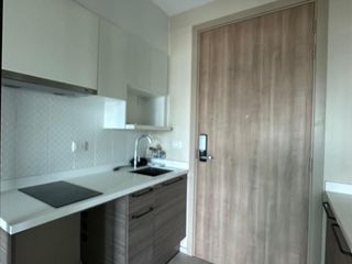 For sale スタジオ condo in Huai Khwang, Bangkok