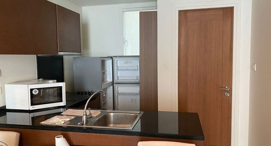 For rent 2 bed condo in Watthana, Bangkok