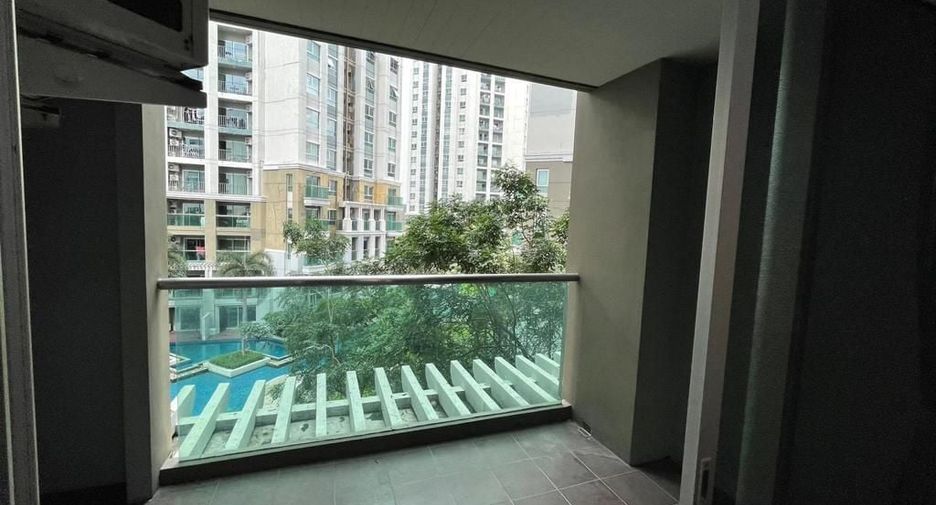 For rent 2 bed condo in Huai Khwang, Bangkok