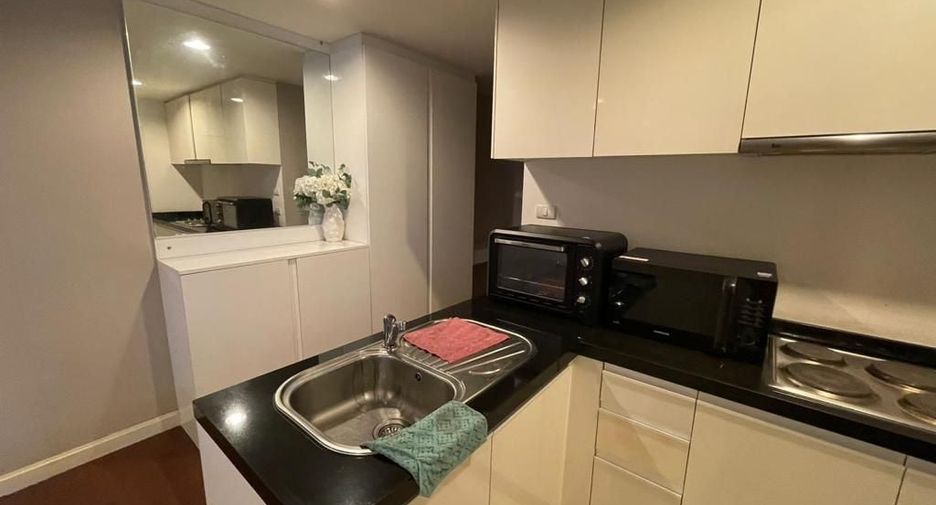 For rent 2 bed condo in Huai Khwang, Bangkok