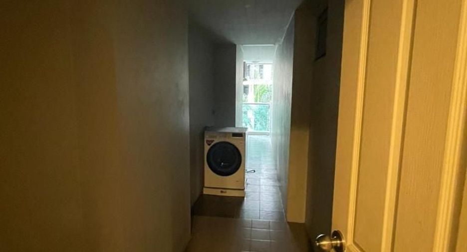 For rent 2 bed condo in Huai Khwang, Bangkok