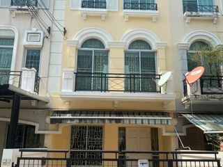 For rent 3 Beds townhouse in Lat Phrao, Bangkok