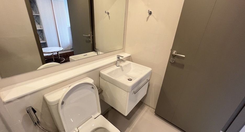 For rent studio condo in Huai Khwang, Bangkok