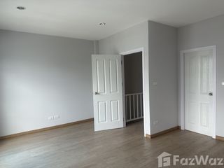 For rent 3 Beds townhouse in Nong Khaem, Bangkok