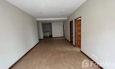 For rent 2 bed condo in Din Daeng, Bangkok