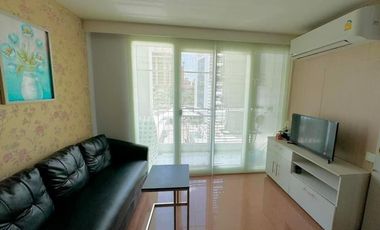 For rent 2 bed condo in Huai Khwang, Bangkok