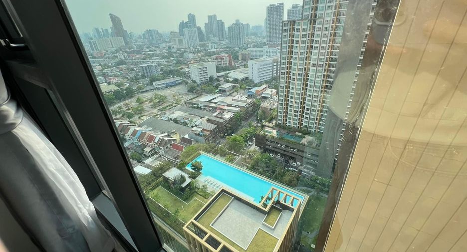For rent studio condo in Phaya Thai, Bangkok