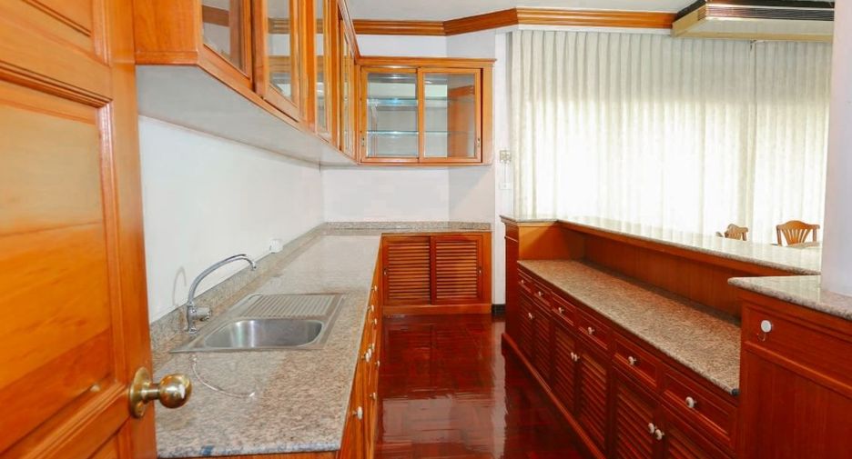 For rent 2 Beds condo in Khlong Toei, Bangkok