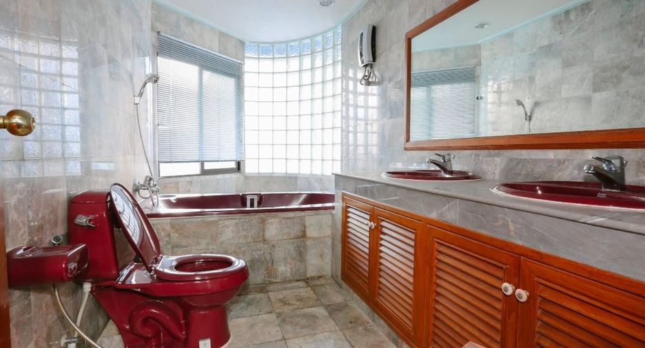 For rent 2 Beds condo in Khlong Toei, Bangkok