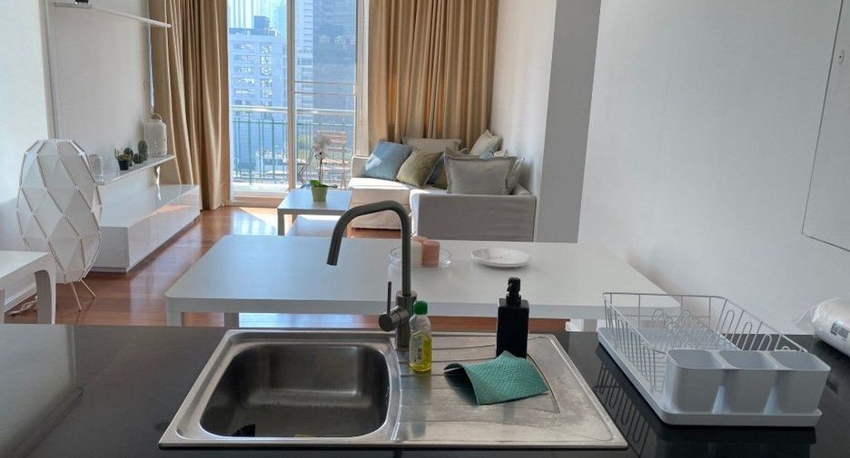 For rent 2 bed condo in Watthana, Bangkok