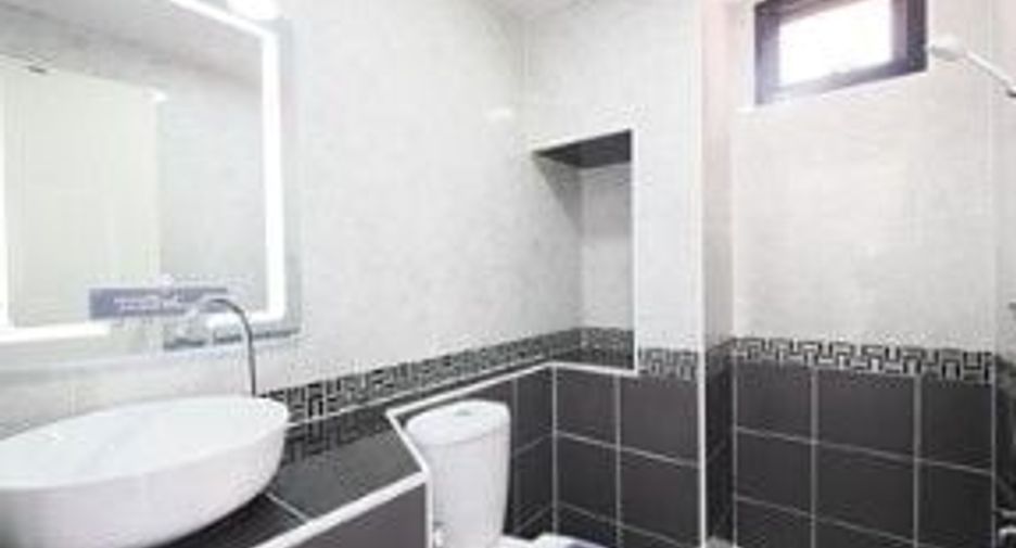 For sale 4 bed house in Lam Luk Ka, Pathum Thani