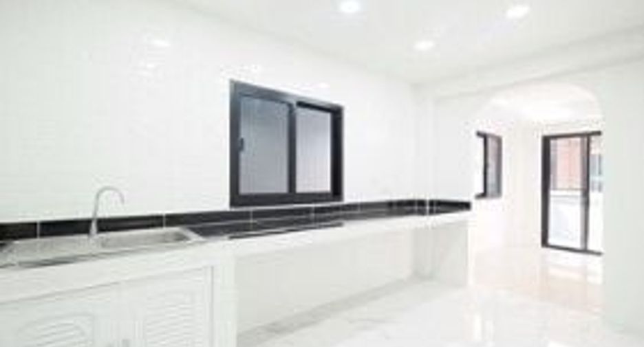 For sale 4 bed house in Lam Luk Ka, Pathum Thani