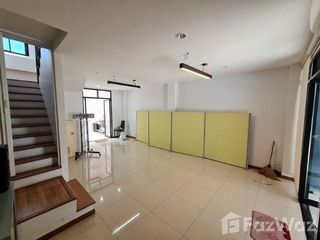 For rent 5 bed townhouse in Pak Kret, Nonthaburi