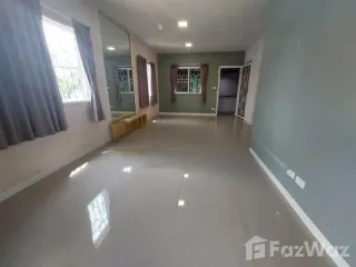 For rent 3 bed townhouse in Mueang Pathum Thani, Pathum Thani