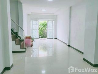 For sale 4 bed townhouse in Mueang Samut Sakhon, Samut Sakhon