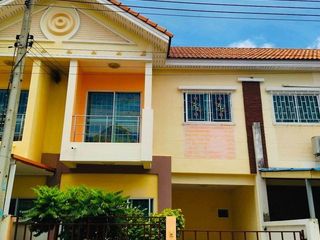 For sale 4 bed townhouse in Mueang Samut Sakhon, Samut Sakhon