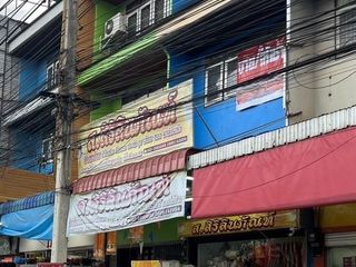 For sale 3 bed townhouse in Damnoen Saduak, Ratchaburi