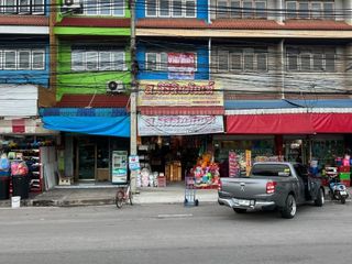 For sale 3 bed townhouse in Damnoen Saduak, Ratchaburi