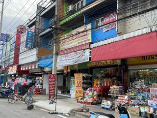 For rent 3 bed townhouse in Damnoen Saduak, Ratchaburi