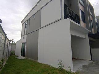 For rent 2 bed townhouse in Mueang Pathum Thani, Pathum Thani