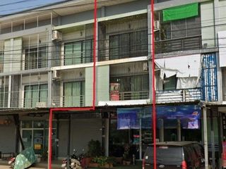 For sale 2 Beds townhouse in Mueang Nakhon Sawan, Nakhon Sawan