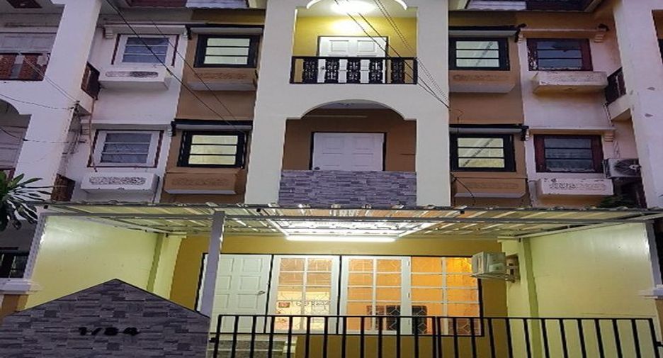 For sale 4 bed townhouse in Mueang Nonthaburi, Nonthaburi