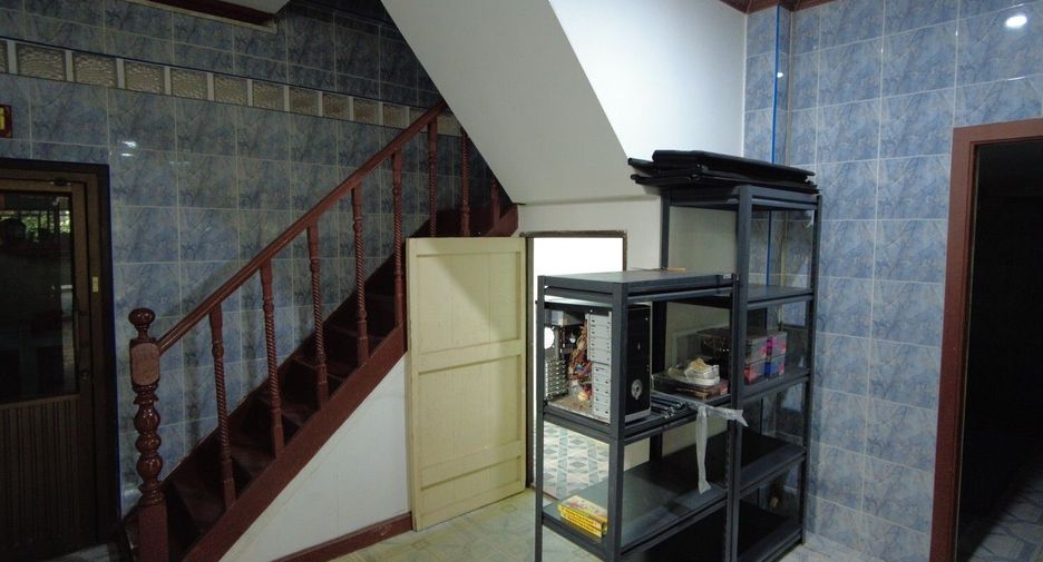 For sale 5 bed townhouse in Mueang Nonthaburi, Nonthaburi
