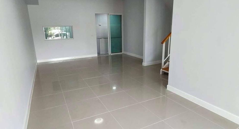 For sale 3 Beds townhouse in Lam Luk Ka, Pathum Thani