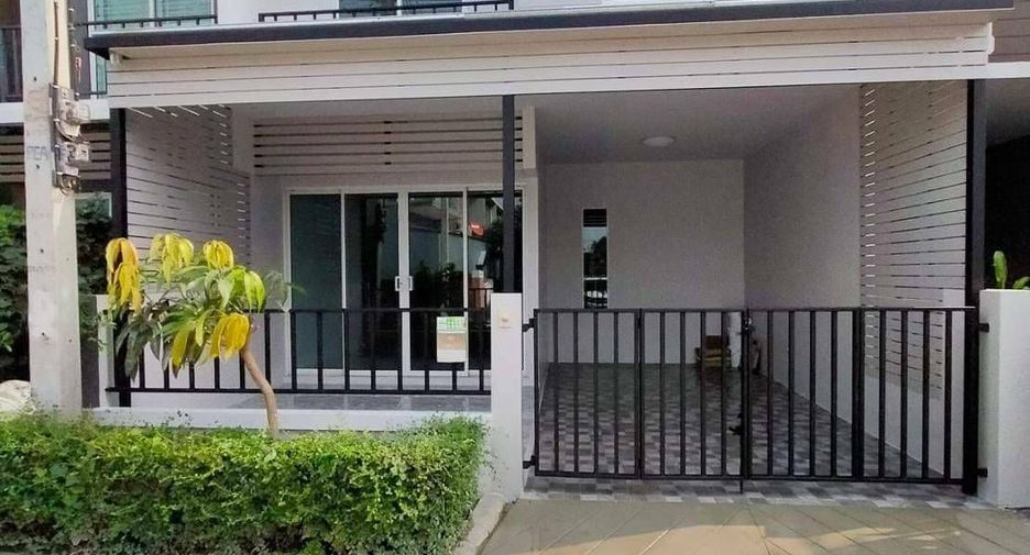 For sale 3 Beds townhouse in Lam Luk Ka, Pathum Thani