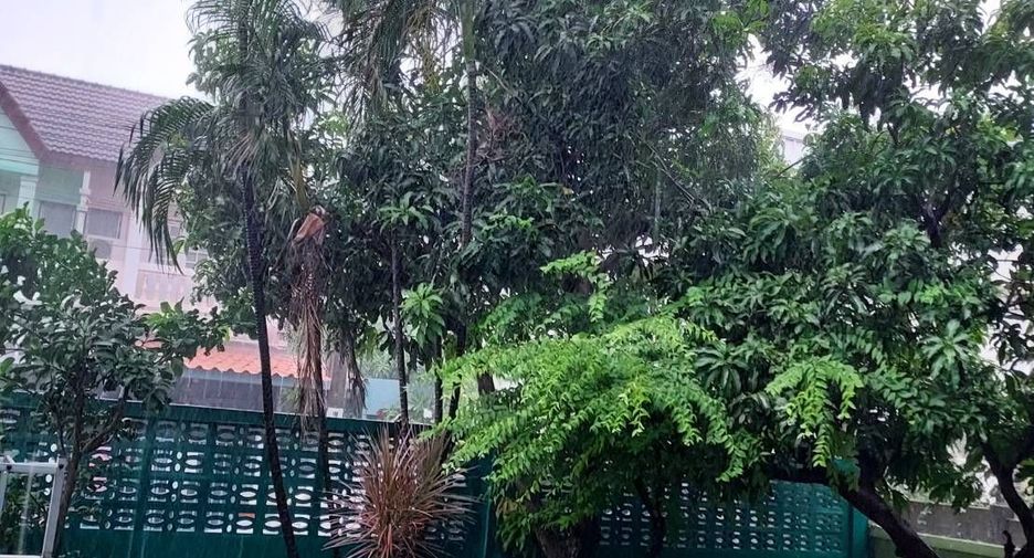 For sale 4 bed townhouse in Mueang Nonthaburi, Nonthaburi