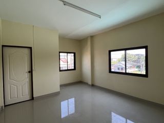 For sale 2 bed townhouse in Mueang Kamphaeng Phet, Kamphaeng Phet