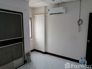 For sale 2 bed townhouse in Mueang Lop Buri, Lopburi